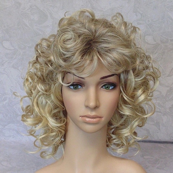Shoulder Length Curly Blonde Heat Resistant Wig main image 7